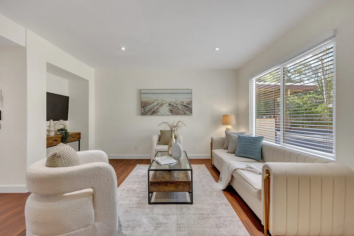 Living Room - 4452 Del Valle Pkwy