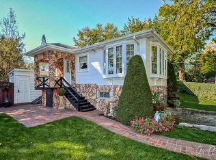 11 N Lake Ave, Fox Lake, IL 60020