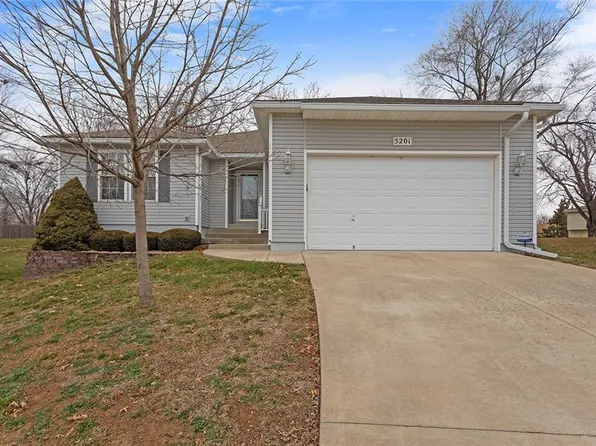 5201 NW Primrose Ct, Blue Springs, MO 64015