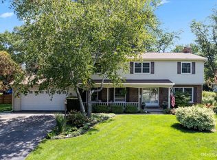 48 Woodland Hills Rd, Batavia, IL 60510