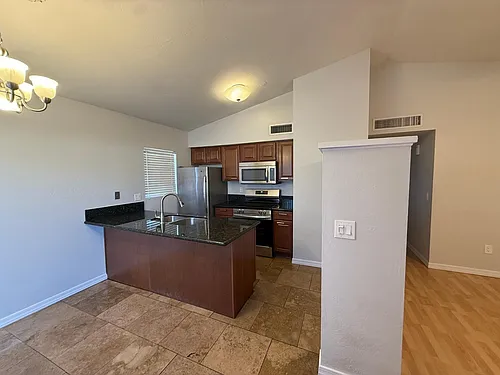 2527 S Maple Ave #102 Photo 1