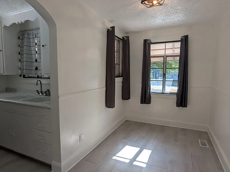 1504 Juniper St — Photo 9