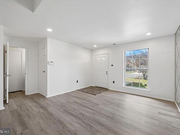 5th image of 8410 Lyons Pl