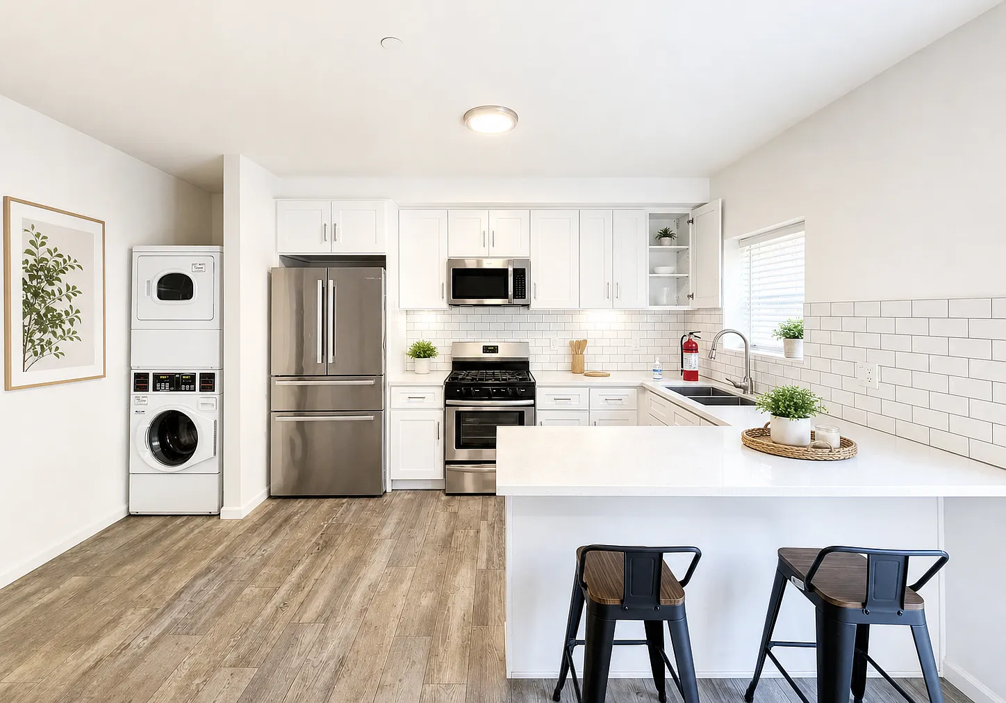 1224 W 37th Pl — Photo 2