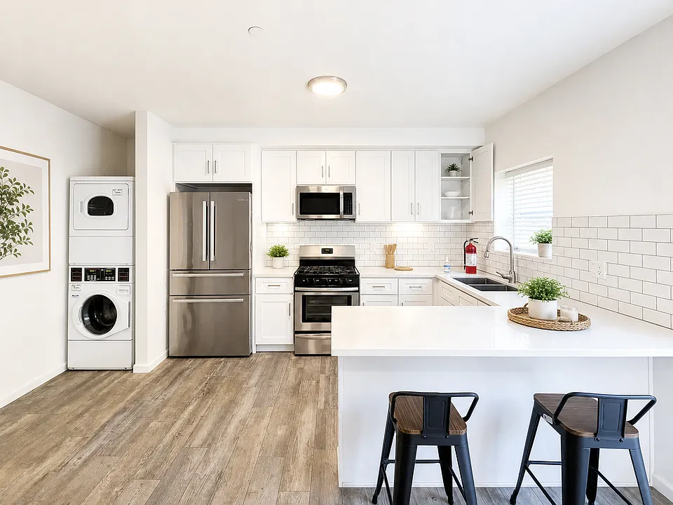 1201 W 36th Pl