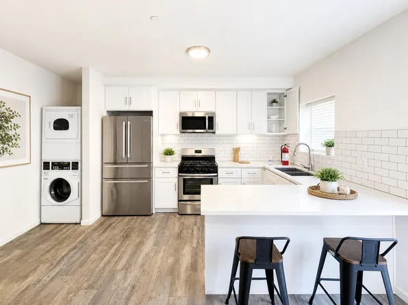1201 W 36th Pl
