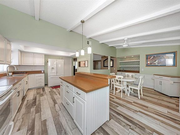 4th image of 17704 Rivendel Rd