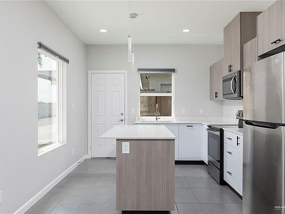 5th image of 3301 Frio Ave #1