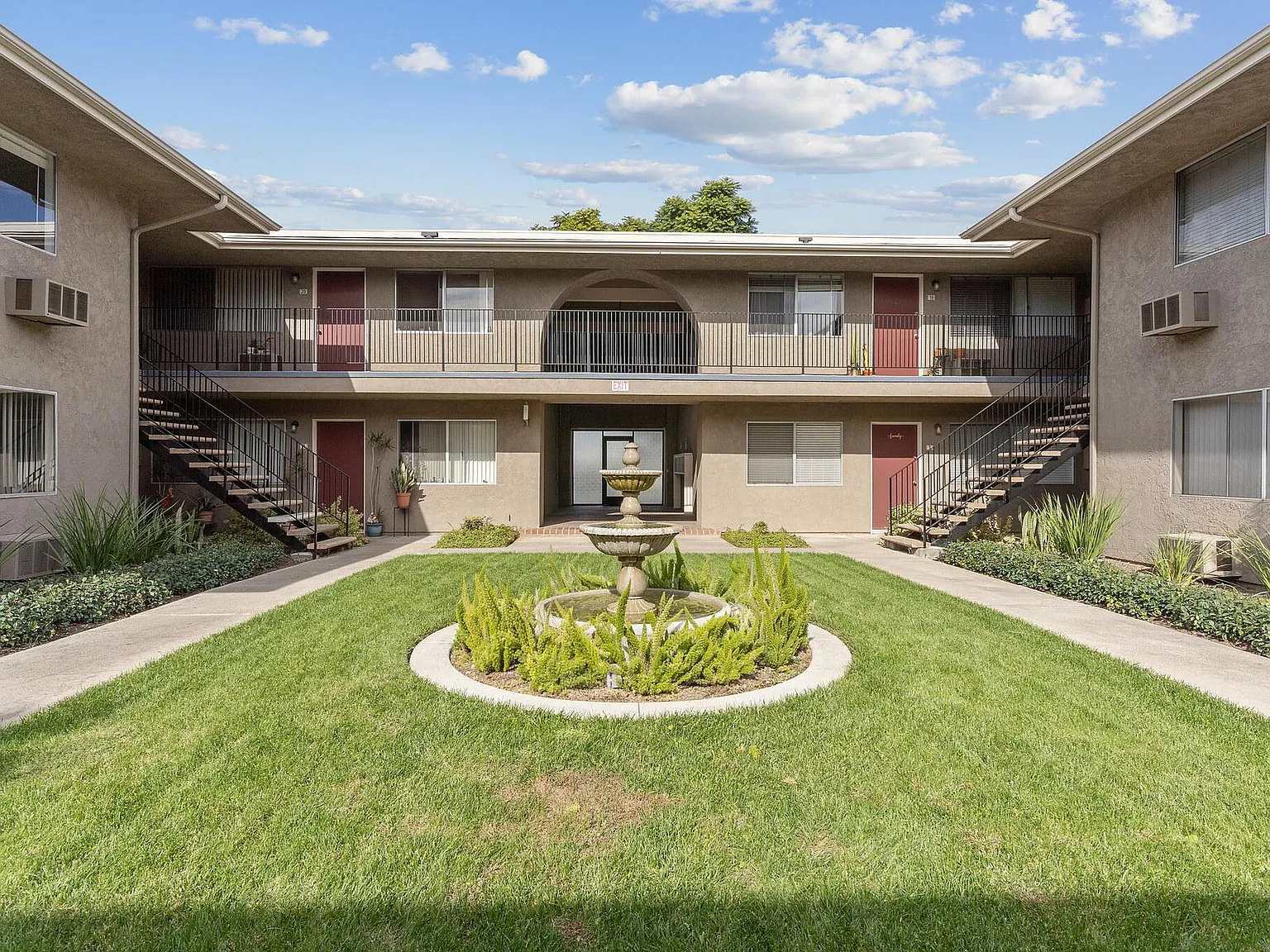 Renaissance Apartments — Photo 3