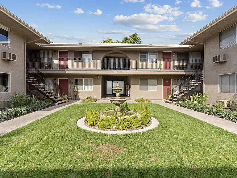 Renaissance Apartments — Photo 3
