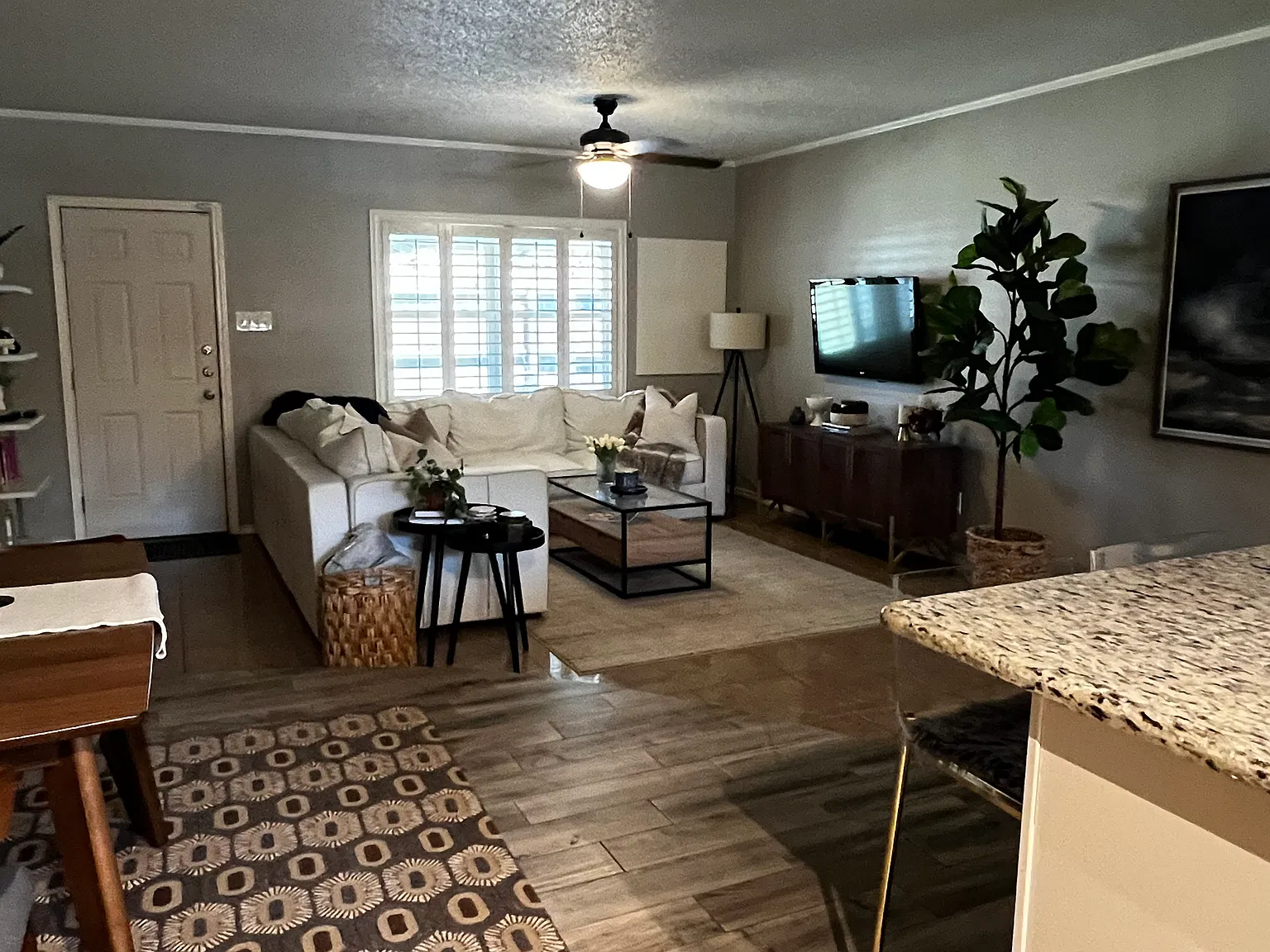 3 bed, 1383 sqft, $2,300 — Photo 4