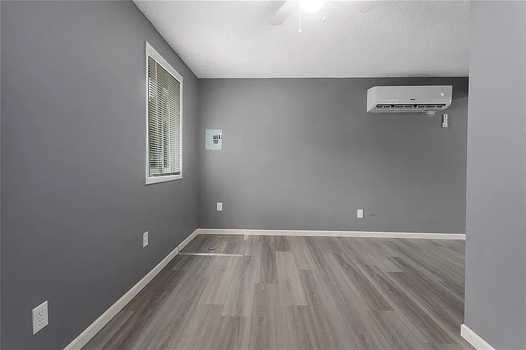 Studio, 384 sqft, $920 — Photo 1
