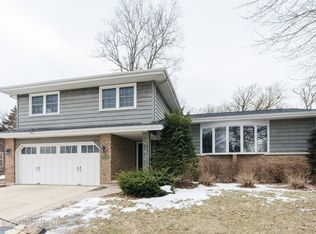 954 Chippewa Dr, Elgin, IL 60120