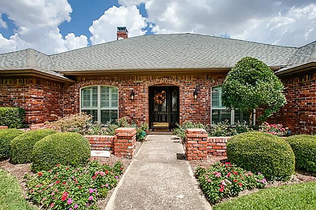 1st image of 1220 Monterey Cir