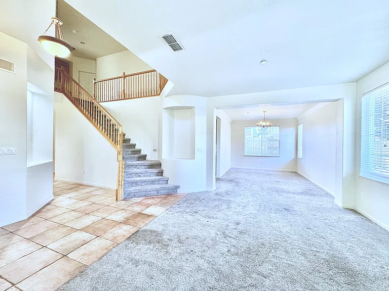 1207 Silverton Way — Photo 3