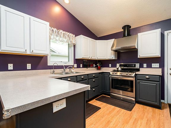 4th image of 4226 Suffield Woods Ave