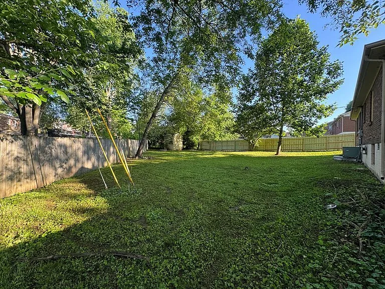 105 Astor Pl — Photo 23