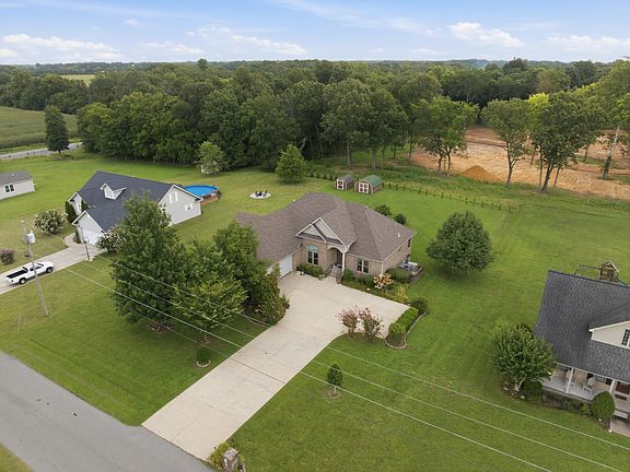 4th image of 486 Washington Dr