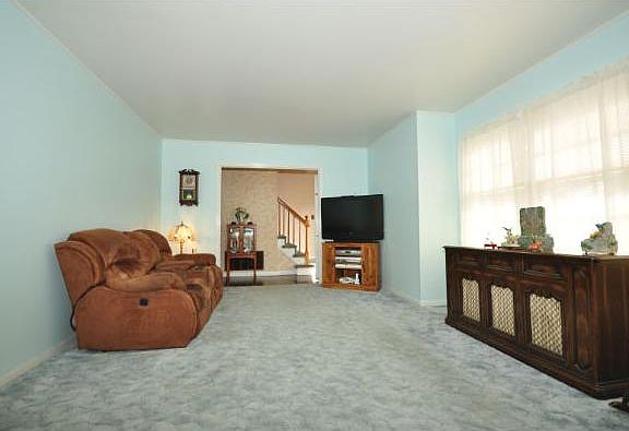 3rd image of 707 Kensington Dr