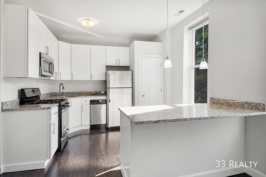 1st image of 1437 W Superior St APT 3F