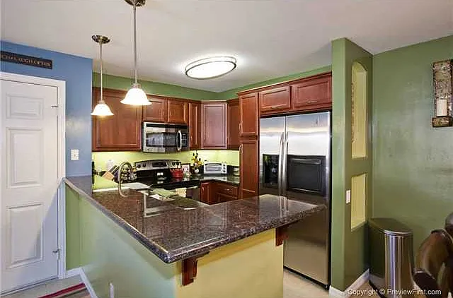 3 bed, 970 sqft, $3,400 — Photo 2