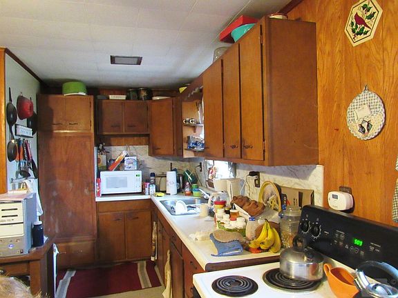4th image of 212 E Main St