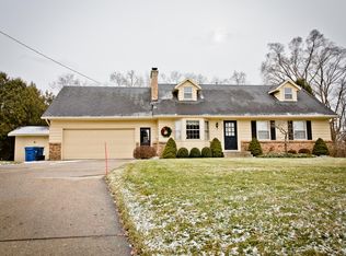 2034 Airway St NE, Grand Rapids, MI 49525