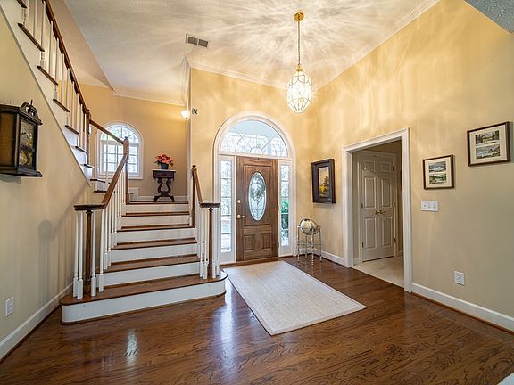 3rd image of 3300 Old River Rd