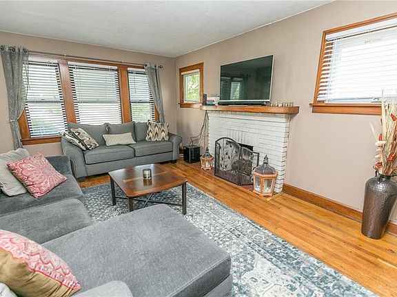3rd image of 4042 W 224th St
