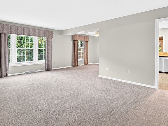 3rd image of 222 Allenberry Cir