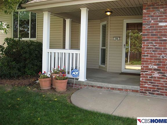 2nd image of 506 Oakwood Dr