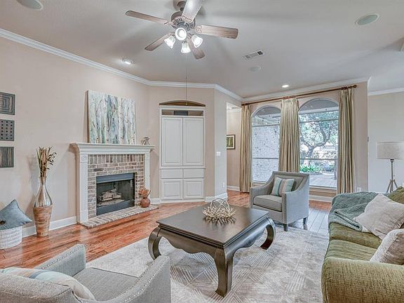 4th image of 826 Maurice Dr