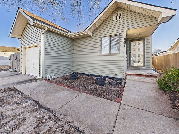 3rd image of 907 E Idlewild Dr