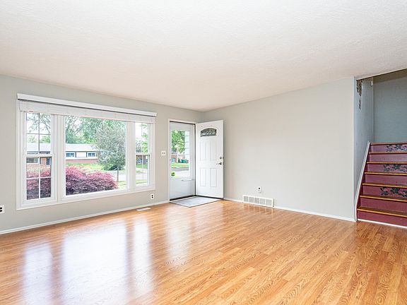 3rd image of 1048 Gault Dr
