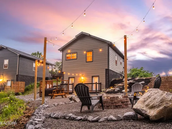 2033 Eagle Feather Dr, Sevierville, TN 37876