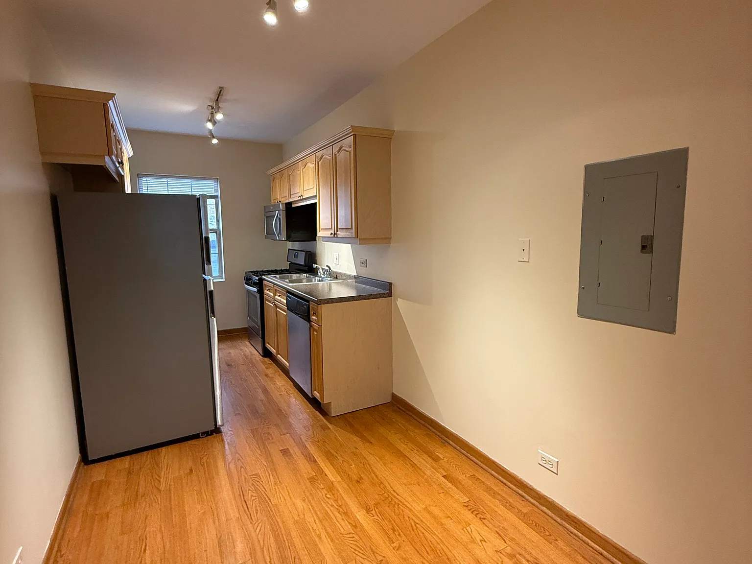 1 bed, $1,645 — Photo 4