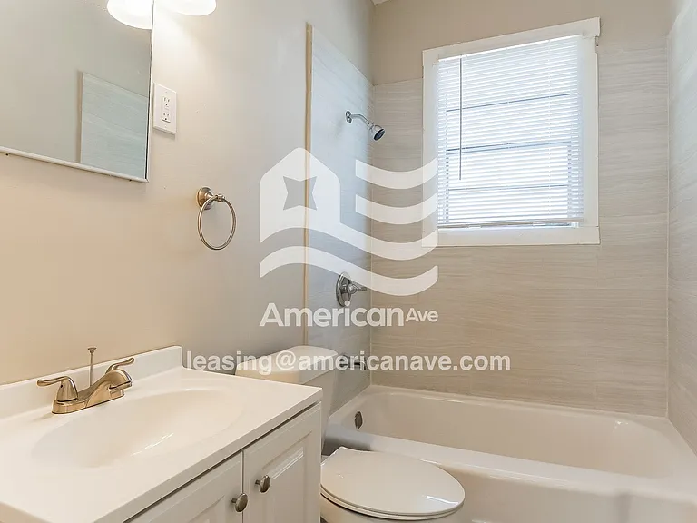 1548447_010_wm_-_main_bathroom_12972355.jpg