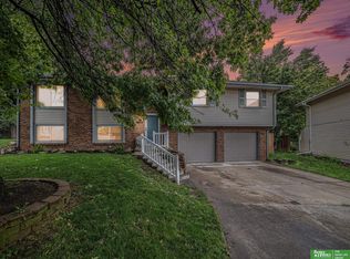 8814 Drexel Cir, Ralston, NE 68127