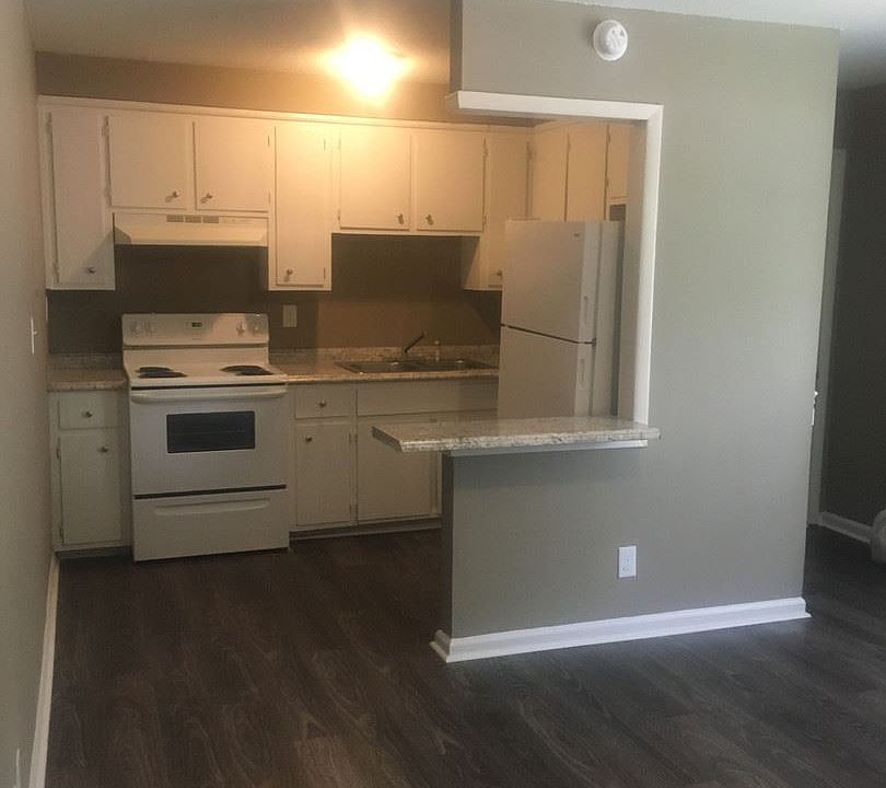 1st image of 115 Walnut St #18