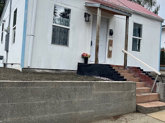 3rd image of 2108 1st St