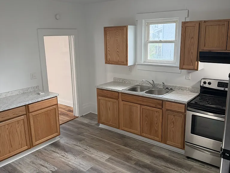 1144 Adams St — Photo 6