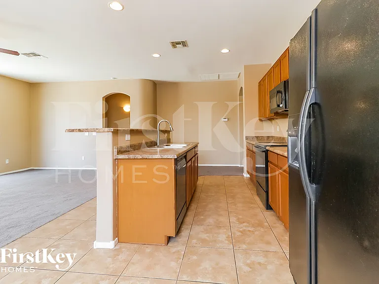 7708 S 68th Dr — Photo 7