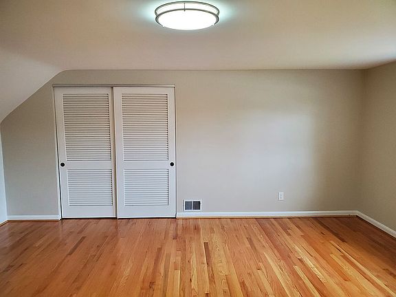 Upstairs bedroom 