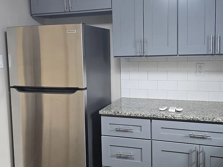 2326 Benson St #2 — Photo 9
