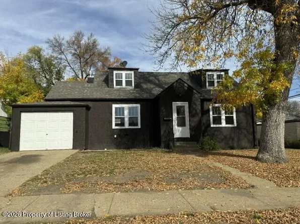 632 3rd St W, Dickinson, ND 58601