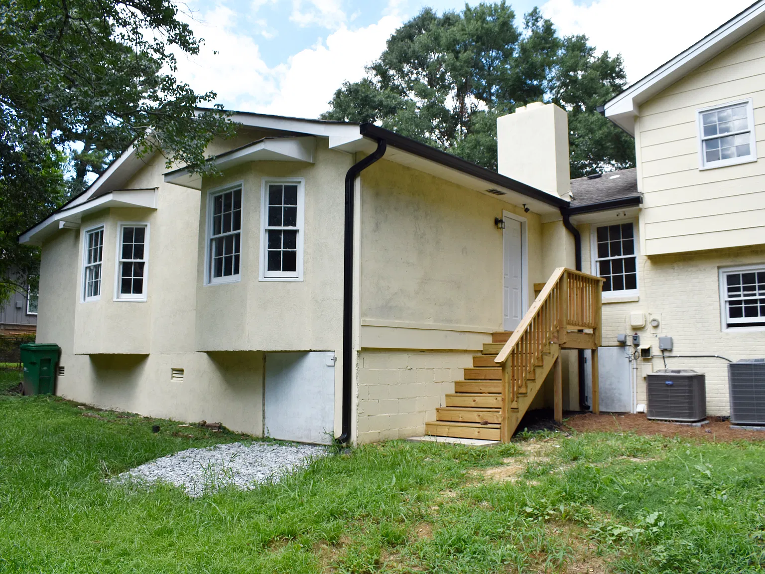6 bed, 2.5 bath, 3300 sqft, $2,850 — Photo 4