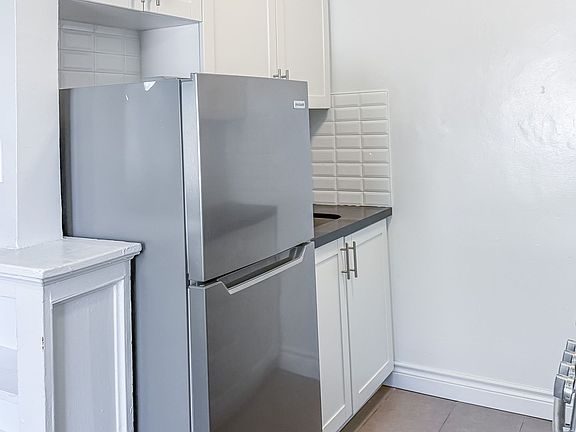 2nd image of 382 Dovercourt Rd #18