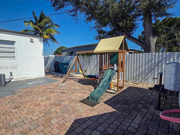 5th image of 1236 Rutland St