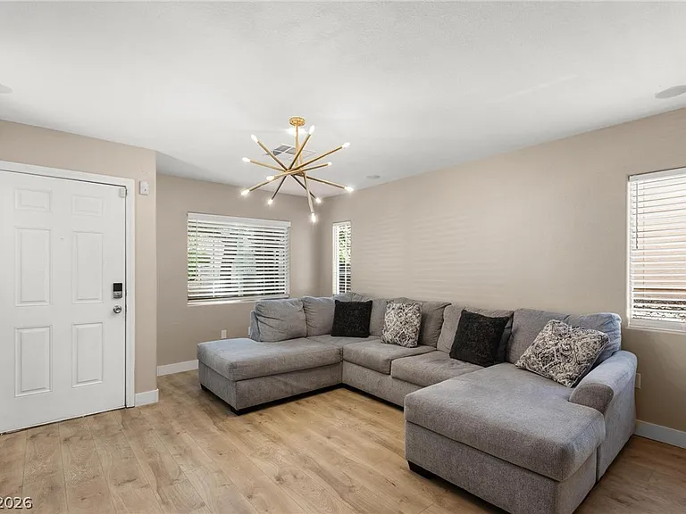 3647 McMurty Ct — Photo 4