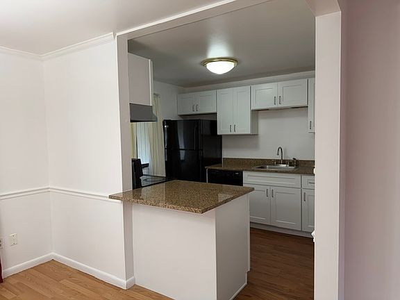 3rd image of 142 Bellwood Ct